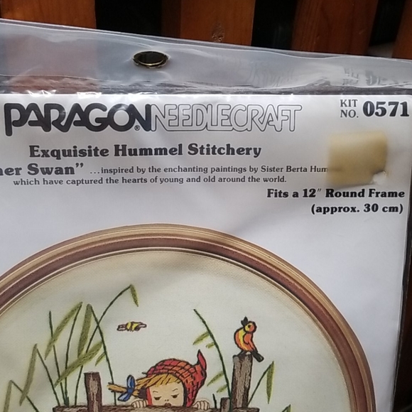 Paragon Hummel Embroidery Kit 1976 - Picture 3 of 4